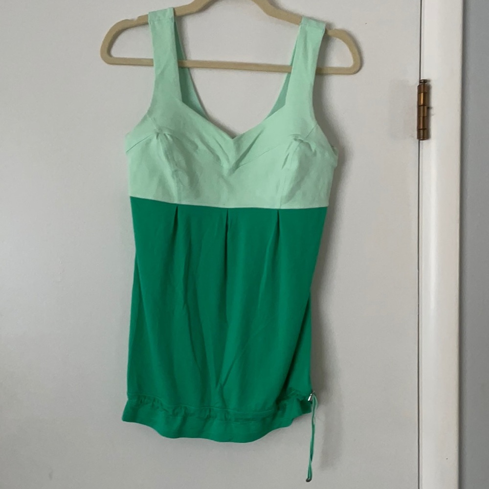 Lululemon top with built in bra